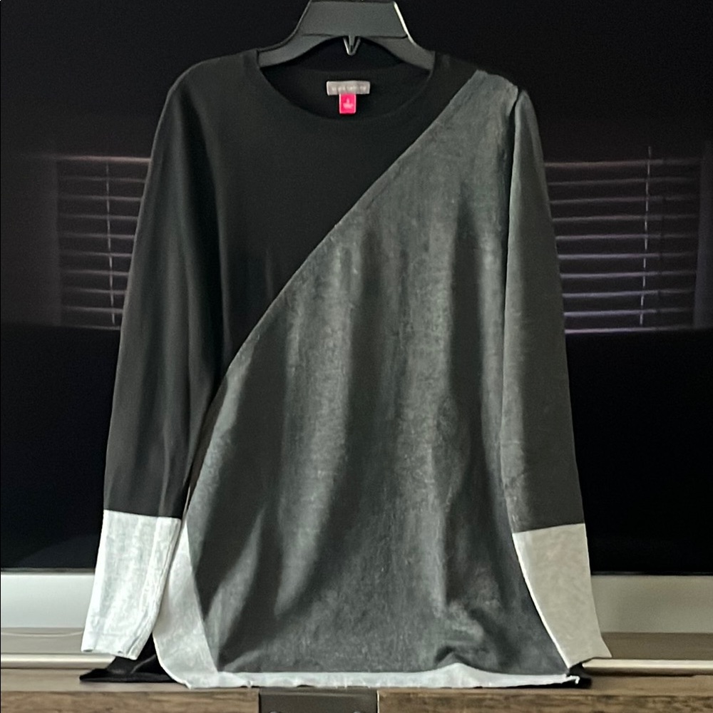 VINCE CAMUTO- EUC Black and Gray Colorblock Top